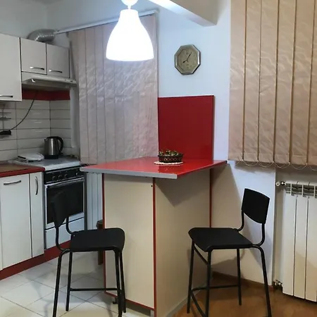 Апартаменти Charming Quiet Coltea Old Town In The Centre Of